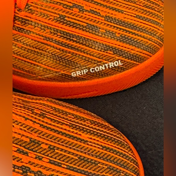 Puma Soccer Shoes Indoor- Kids Size 7 - Picture 12 of 13